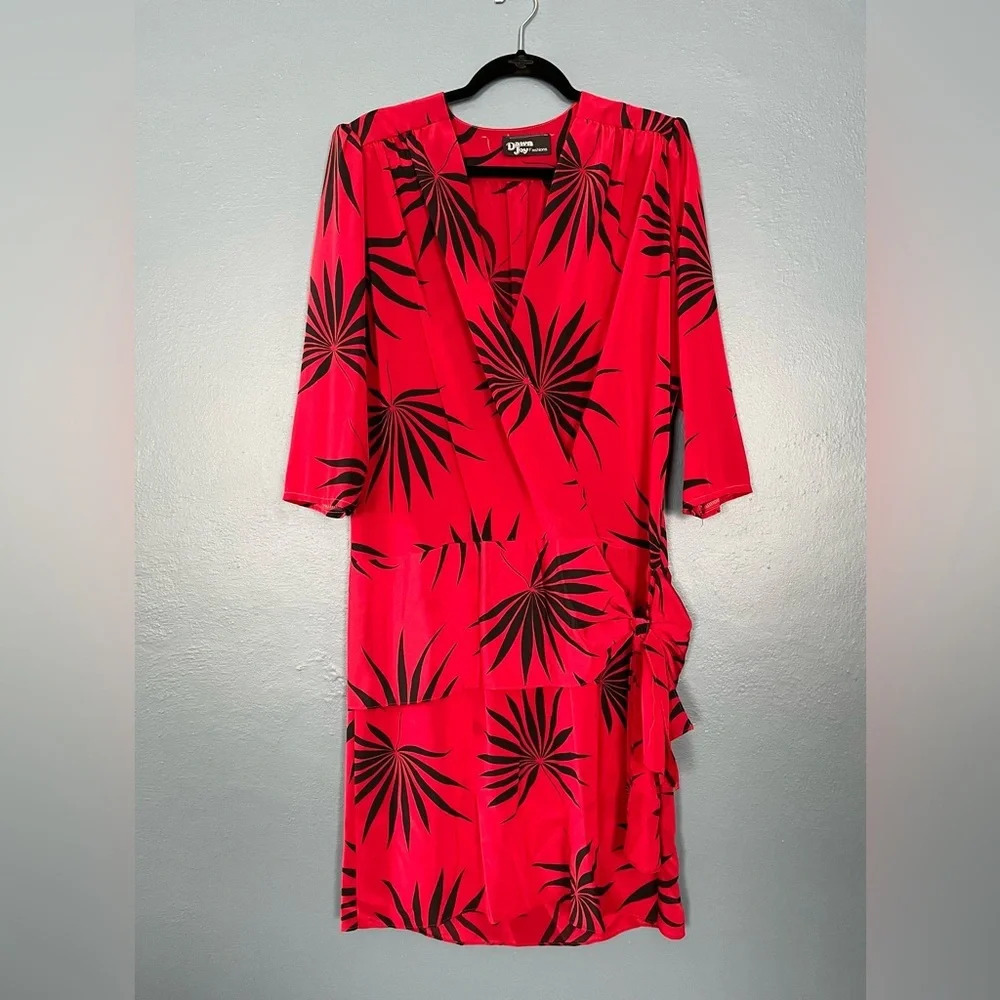 Vintage Dawn Joy red/black dress, cinched/tie waist, open fold-over front, Sz L